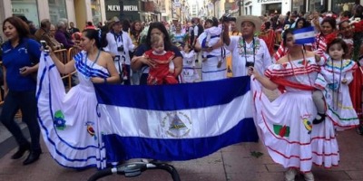 Nicaragüenses desfilan en Zaragoza